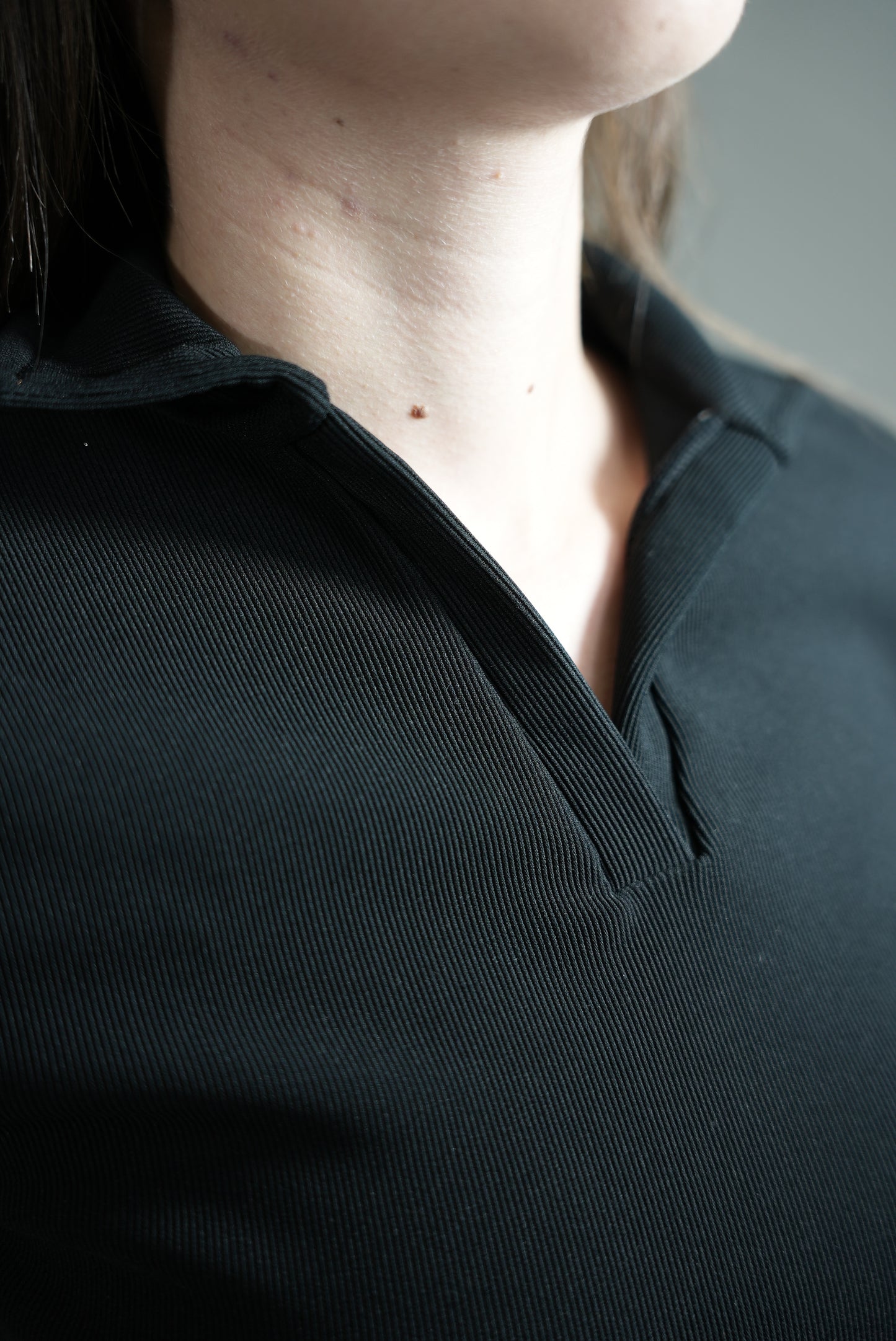 Blusa corta RIB GRUESO Elegance Sport Style cuello de polo